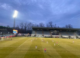 V úterý 25. 2. 2025 od 17:30 hod.
Místo konání: Fotbalový stadion Střelecký ostrov, České Budějovice
Název akce DM České Velenice: Liga národů žen UEFA 2025 ČESKO – ALBÁNIE
Od Fotbalové asociace České republiky jme obdrželi 9 vstupenek zdarma na Ligu národů žen do Českých Budějovic. České fotbalistky porazily Albánii 5:1 po poločase 3:1. V utkání padlo hodně branek, tak se více než 2 tisícovky diváků za chladného počasí zahřálo alespoň při fandění.
Skvělý zážitek. Děkujeme!
